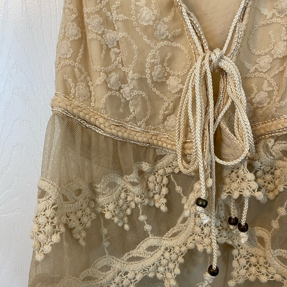Zara Lace Vest - Picture 4 of 4